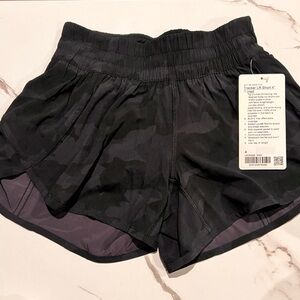 Lululemon Tracker Low-Rise Lined Short 4"  size 4 color: Deep Camo